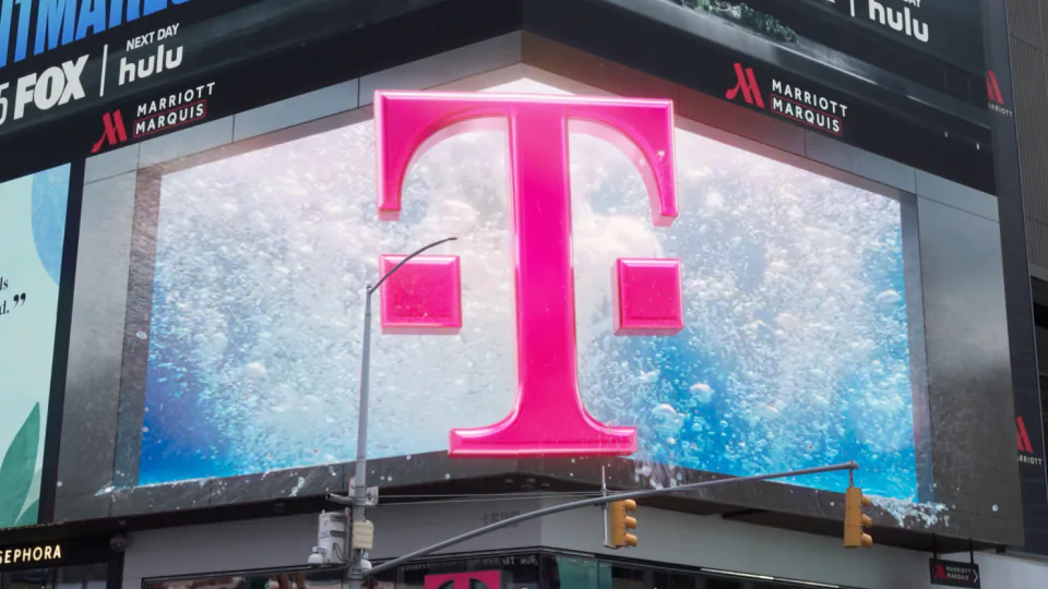 T-Mobile Splashy Times Square anamorphic 3D water animation